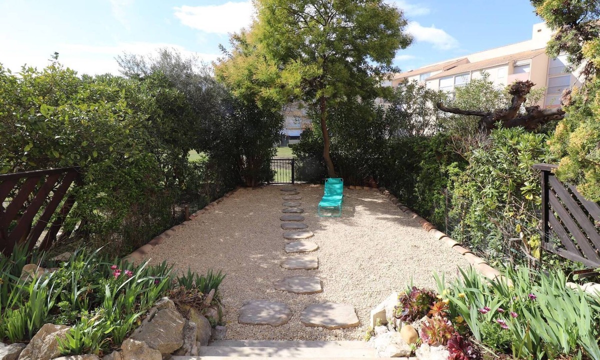 Le Grau-Du-Roi Apartment | 2 rooms on the ground floor near beaches