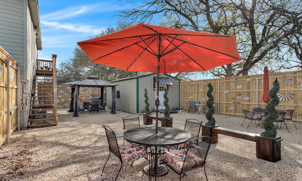 San Marcos House | 2 separate Living quarters-close to Stadium, Texas State and Floating the River