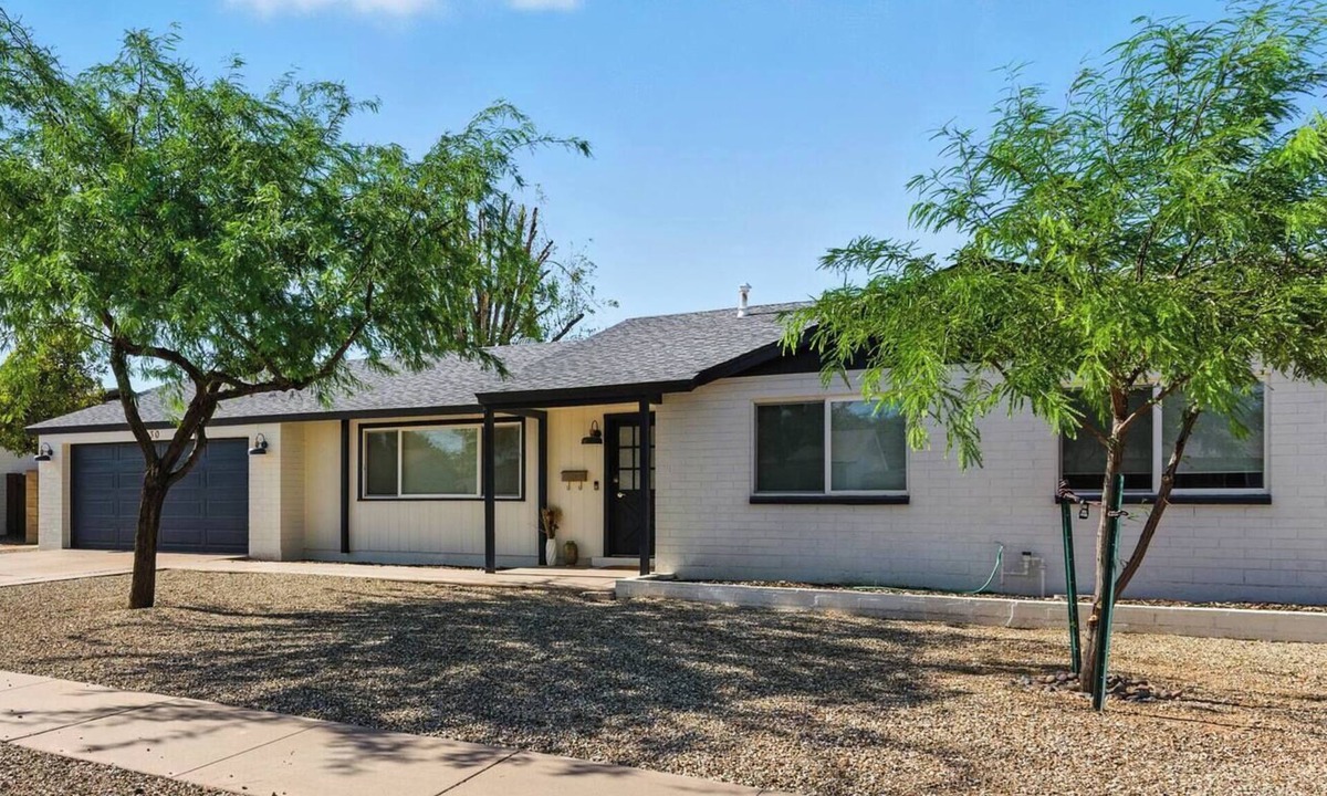 Melrose Paradise House | 2 Side by Side Homes - 6BR 15ppl