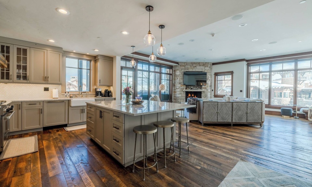 Empire Pass Condo | 2 SKI FREE in Deer Valley and Ski-in/out Empire Pass Luxury 3/3