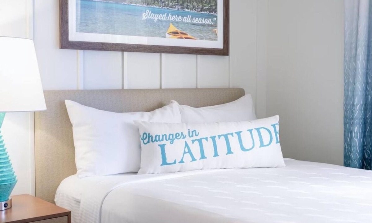 Lakeside Park Hotel | 2 Spacious Rooms Ideal for Family Adventures | Indoor Heated Pool, Pets Allowed