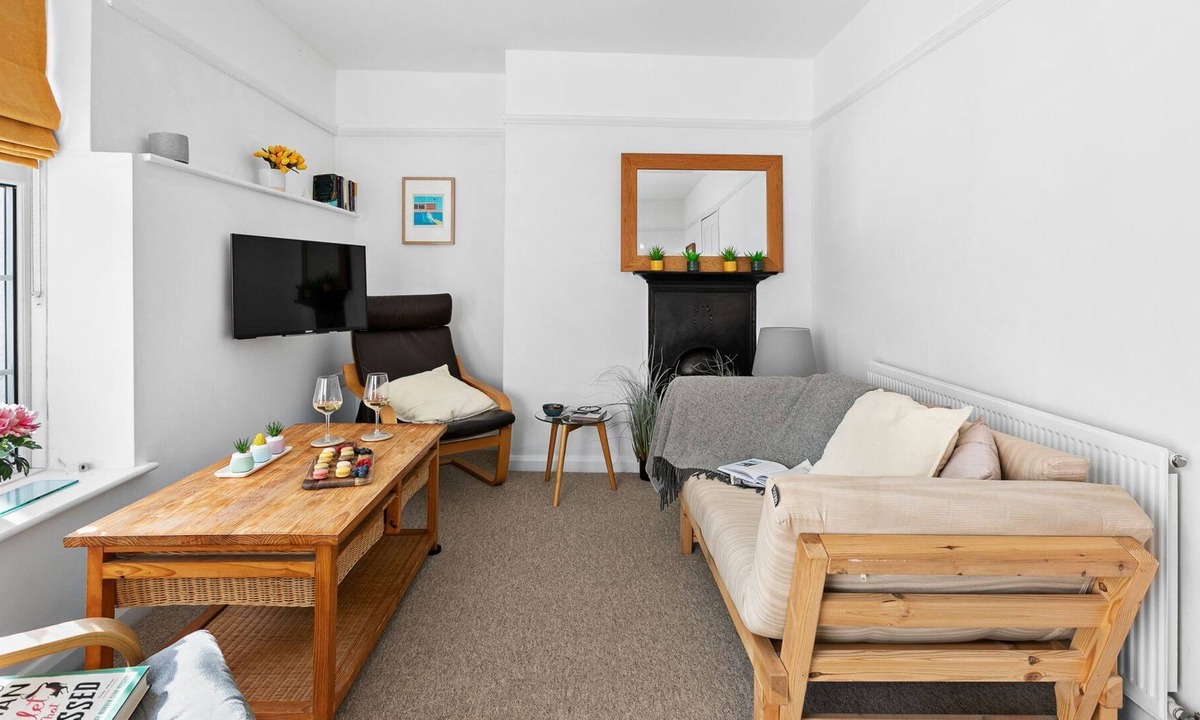 Topsham House | 2 Stanley Square. Topsham