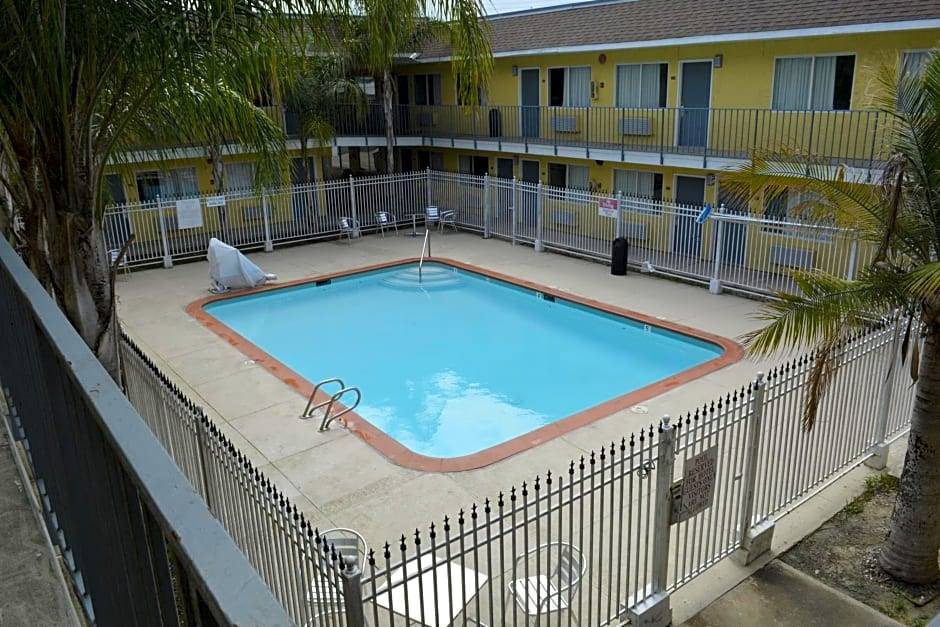 Groves Hotel | 2-Star Hotel ∙ Americas Best Value Inn and Suites Groves