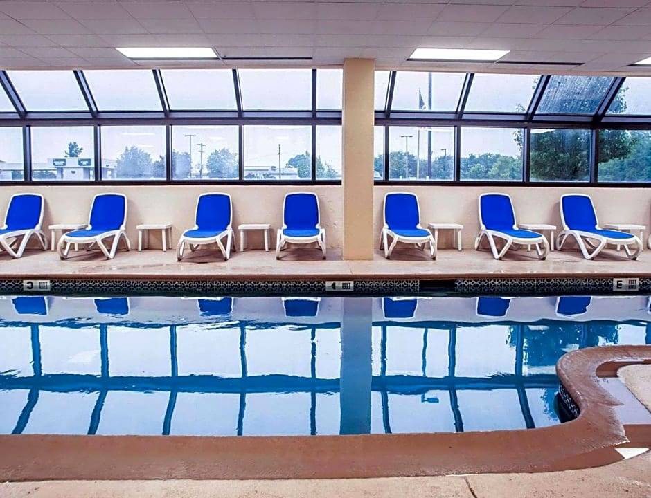 Watertown Hotel | 2-Star Hotel ∙ Comfort Inn & Suites Watertown