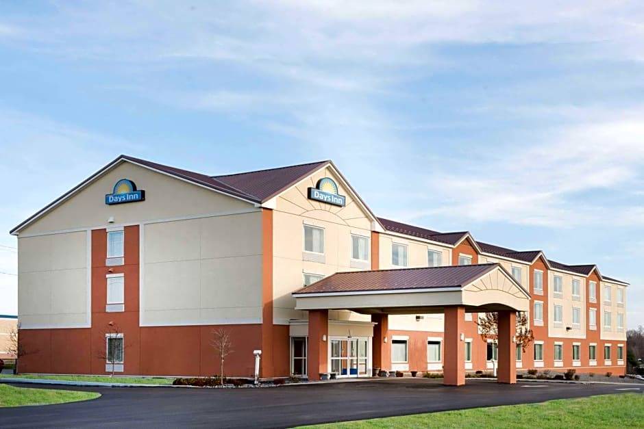Evans Mills Hotel | 2-Star Hotel ∙ Days Inn by Wyndham Evans Mills/Fort Drum