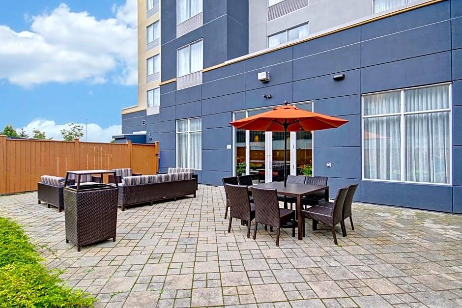Guelph Hotel | 2-Star Hotel ∙ Fairfield Inn & Suites by Marriott Guelph
