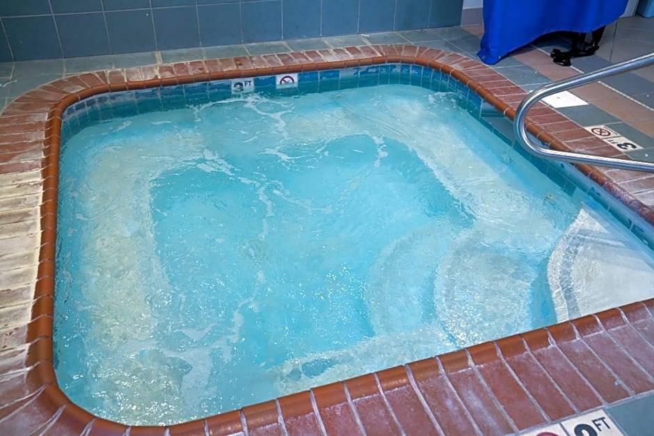 Seymour Hotel | 2-Star Hotel ∙ Quality Inn Seymour I-65
