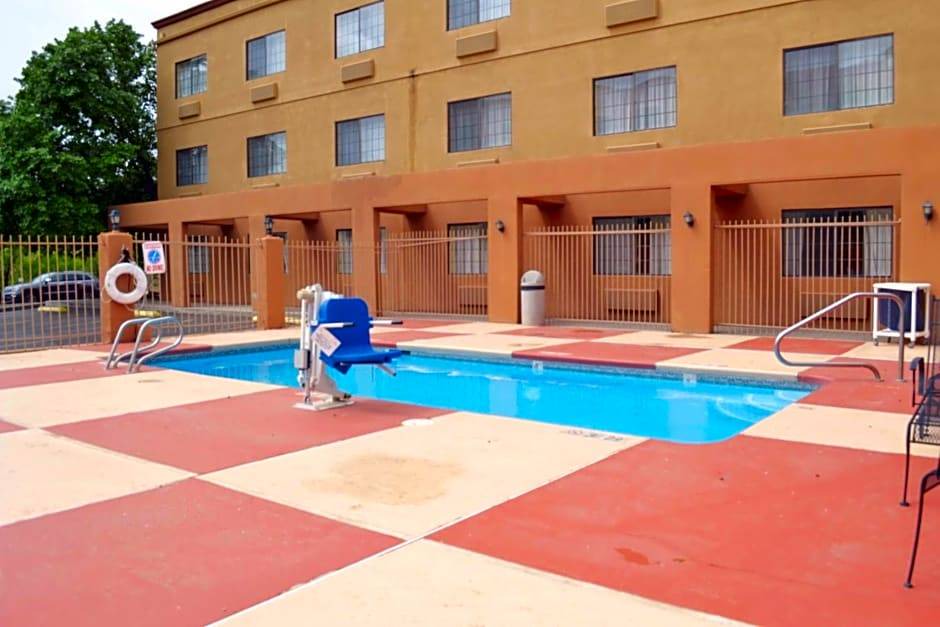 Southside Hotel | 2-Star Hotel ∙ Ramada by Wyndham Santa Fe