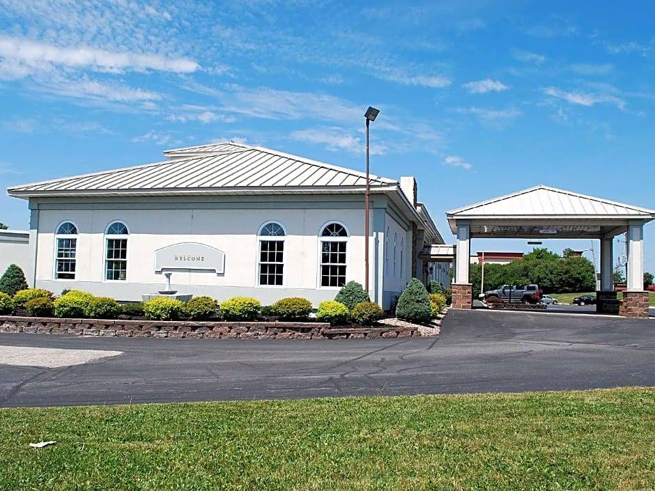Watertown Hotel | 2-Star Hotel ∙ Travelodge by Wyndham Watertown