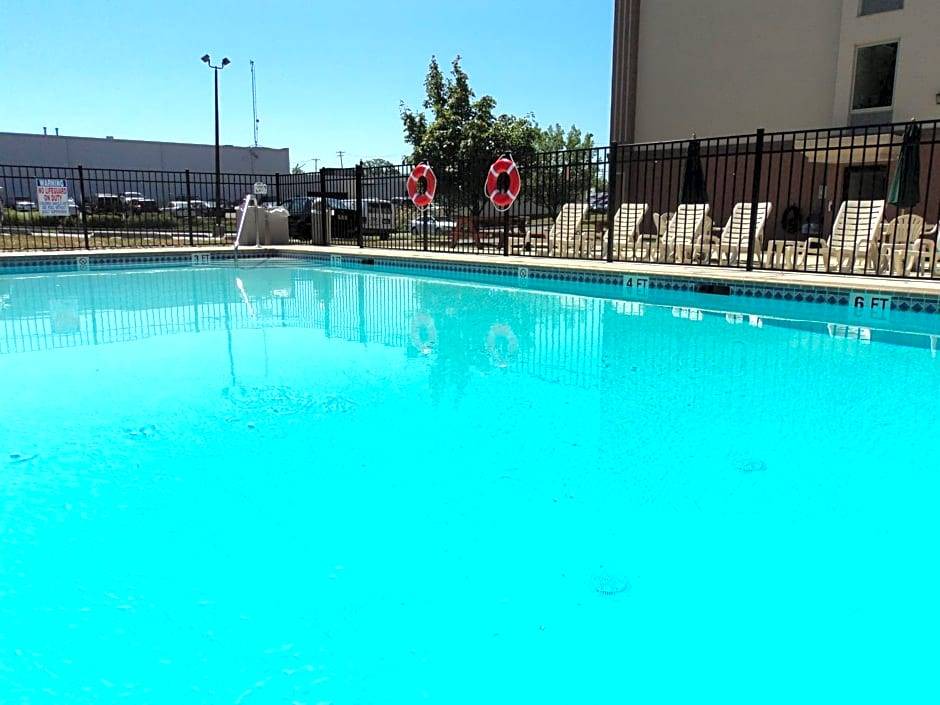 Mechanicsburg Hotel | 2-Star Hotel ∙ Holiday Inn Express Harrisburg SW - Mechanicsburg, an IHG Hotel