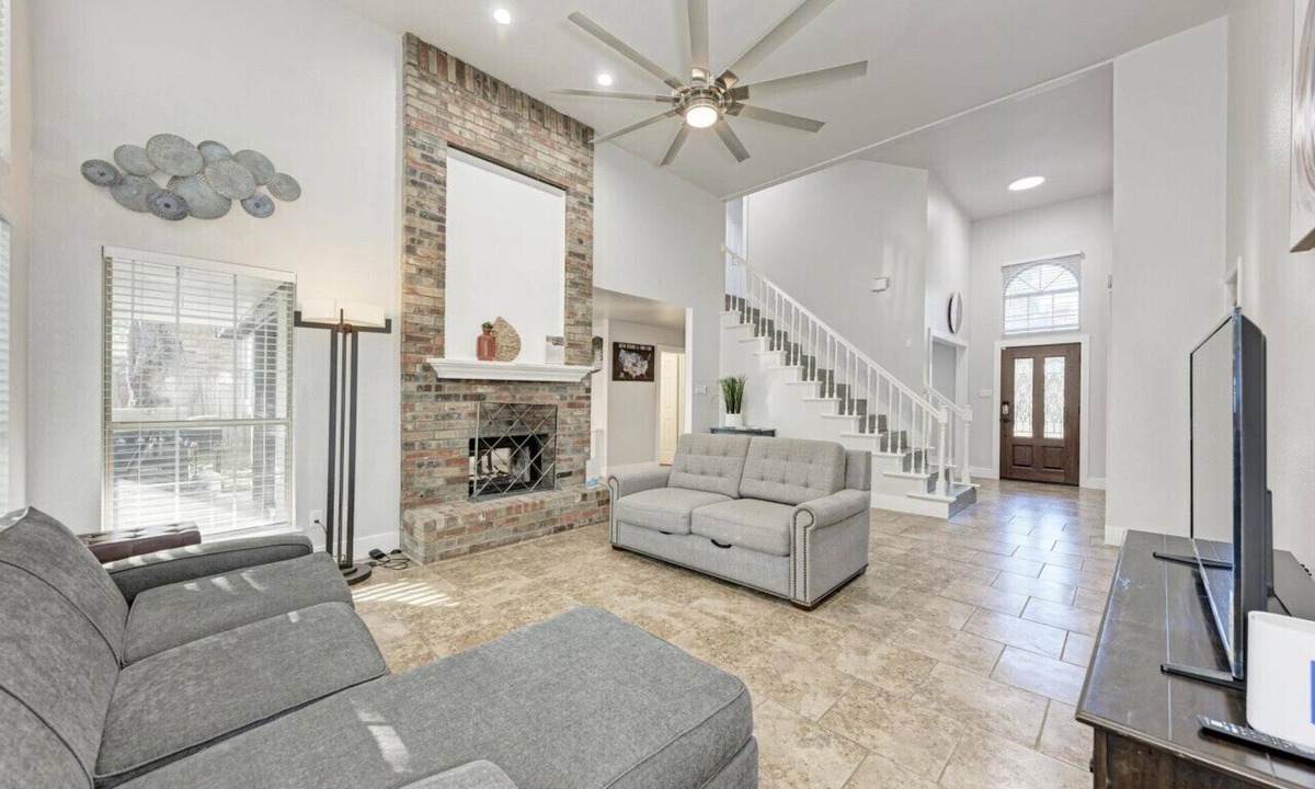 Round Rock House | 2 Story Home in Round Rock Sleeps 16 Guests