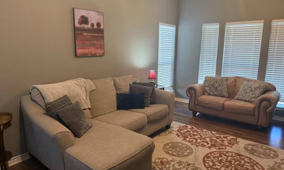 Wellborn House | 2 story retreat in Aggieland with additional parking area