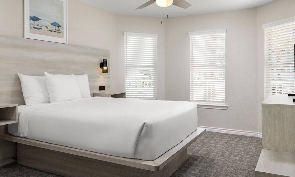 Galveston Hotel | 2 Stylish Resort Villas w/Kitchen + Beach Access Near Attractions