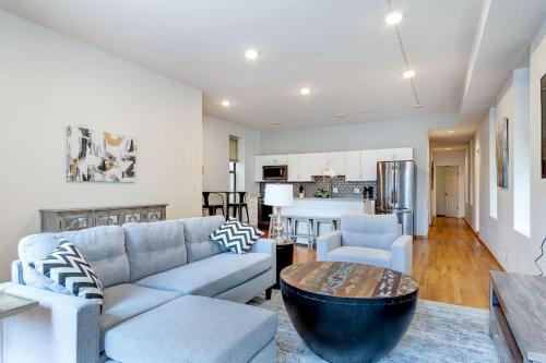 Pulaski Park Apartment | 2 Suites 2 Floors in Downtown Chicago