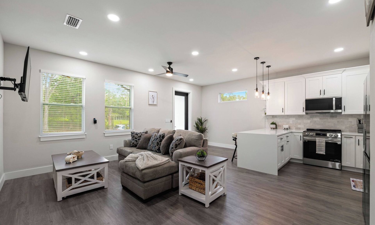 Brooksville House | #2 The beautiful Lemon House by Joyful