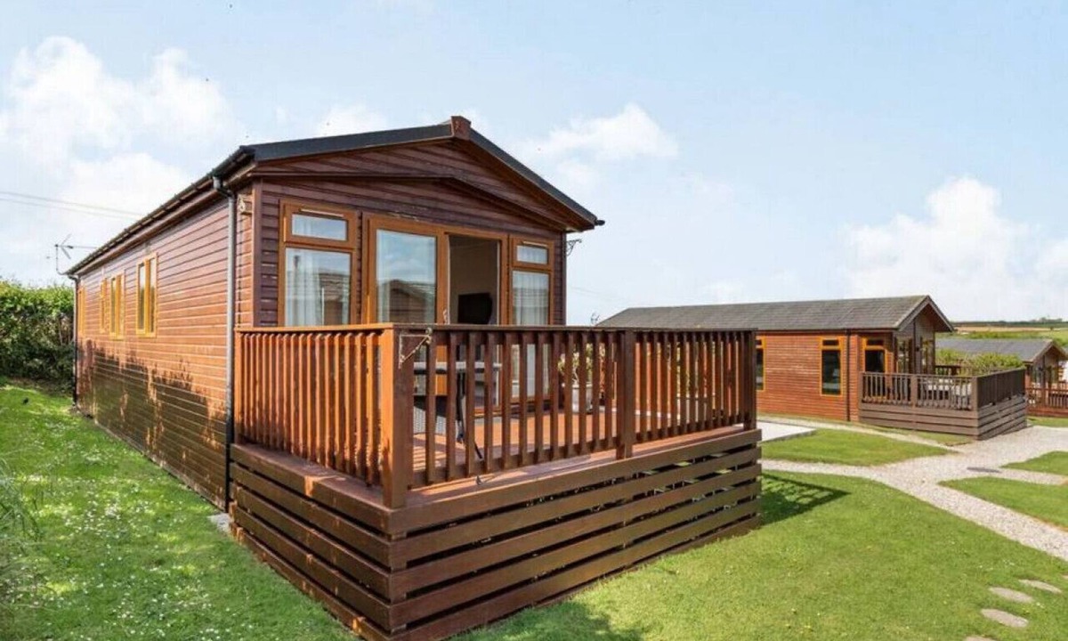 Bodmin Cabin | 2 The Beeches - - St Mabyn Cornwall