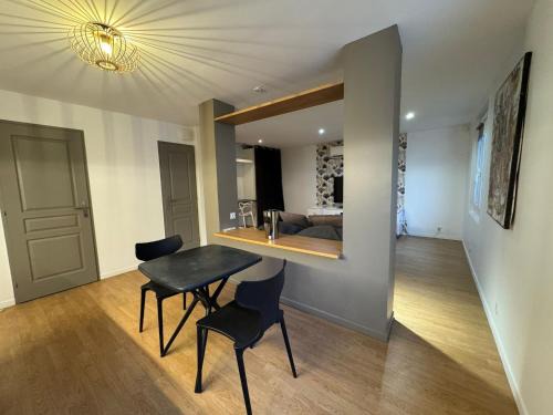 Les Poulettes Apartment | 2 Twenty Fort Studio with pool Lyon