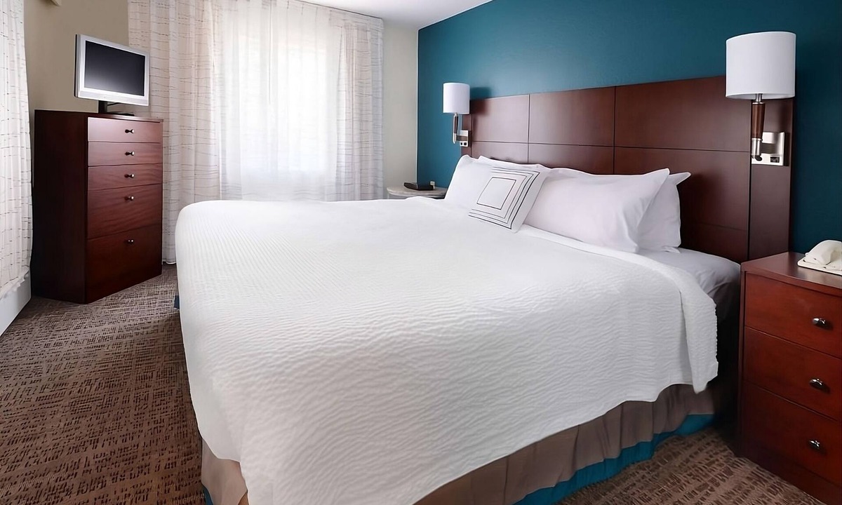 Dallas Apartment | 2 TWO Bedroom Suites Next to Addison Airport w/Business Center - Paws Friendly