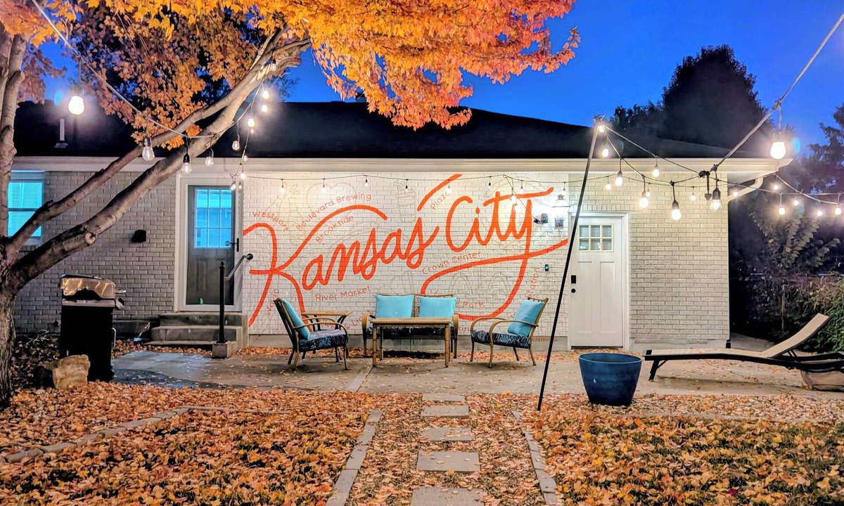 Northeast Kansas City House | 2-Unit Home | 10 min to World Cup Fan Fest, Downtown, & KC Stadiums