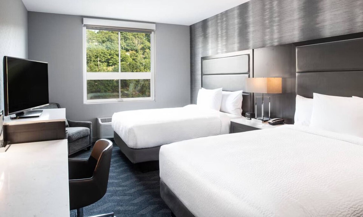 Waltham Hotel | 2 Units | Cozy Room with Indoor Pool, Gym & Free Breakfast