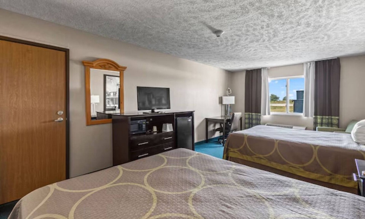 El Paso Hotel | 2 Units | El Paso Modern Stay | Clean Comfort & Easy Access to Bloomington