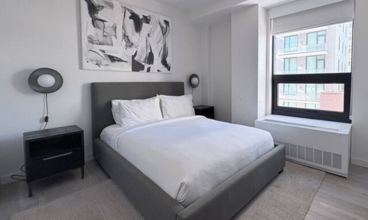 Hunters Point Apartment | 2 Units | Enjoy City Exploration from Convenient – Convenient Subway Access