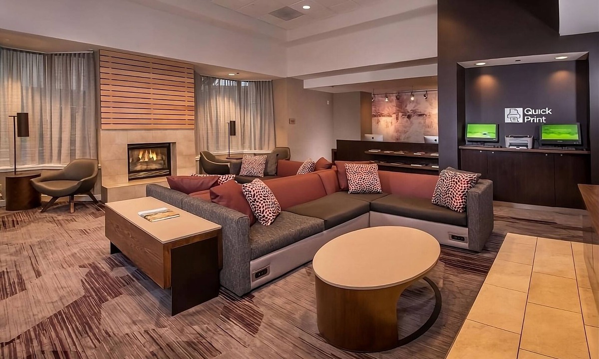 Rosslyn Hotel | 2 Units Near Arlington House, Pets Allowed, Onsite Starbucks
