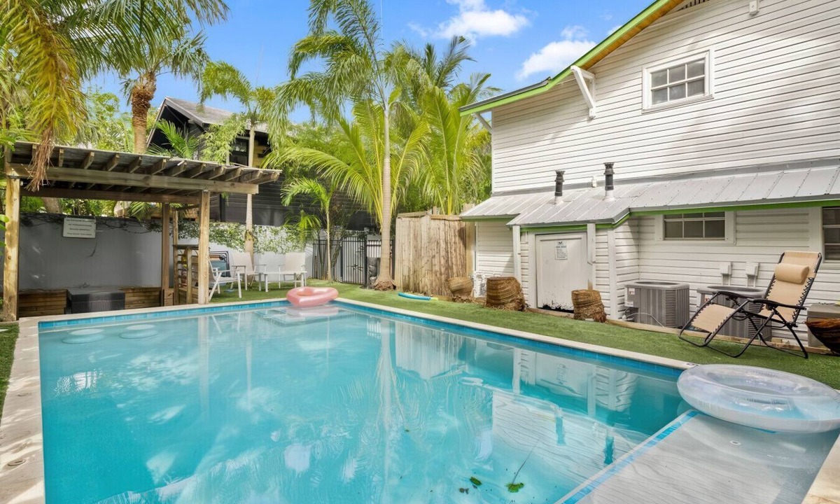 Grandview Heights House | 2 Units w/Heated Pool- 5BR WPB Retreat N Downtown