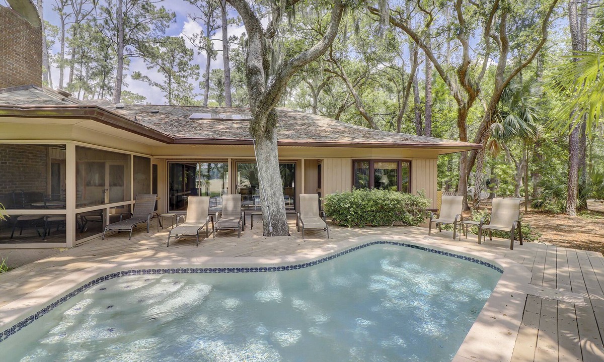 Sea Pines House | 2 Willow Oak - 3 Bedroom Home + Den, 2 Living Areas, Pool & Golf Course View