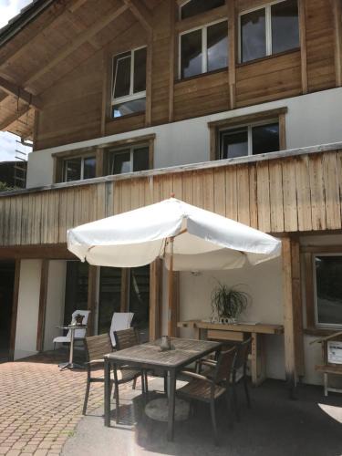 Adelboden Apartment | 2-Zimmer Ferienwohnung,Parterre,Sitzplatz,Garage