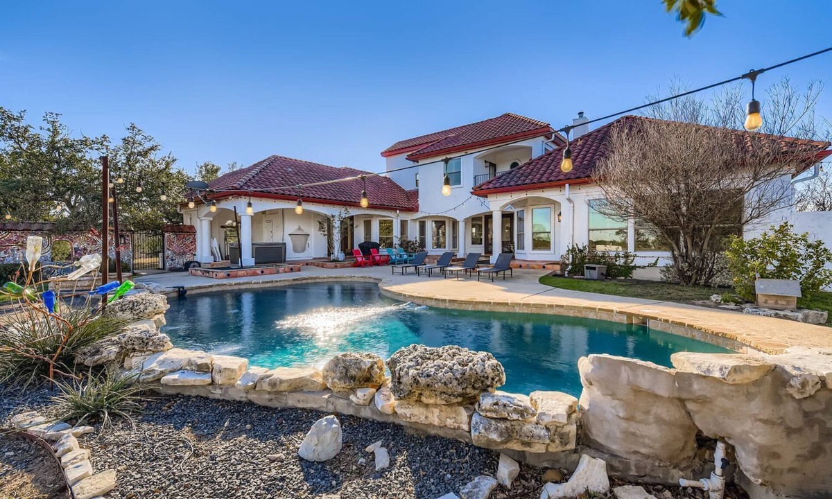 Austin House | 20-Acre Villa | Pool, Spa, Sauna | Sleeps 16+