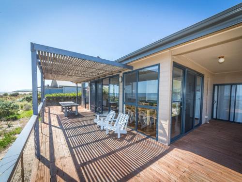 Normanville House | 20 Lady Bay Road