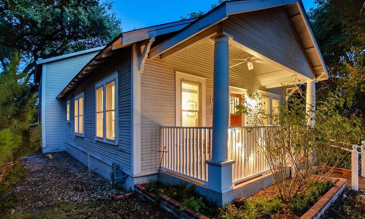 Travis Heights House | -20%💵 Memorial Day No Clean Fee🥁walk2Fun🎷4BR4BA DT🏙Outlets🛍No Car Needed 👣