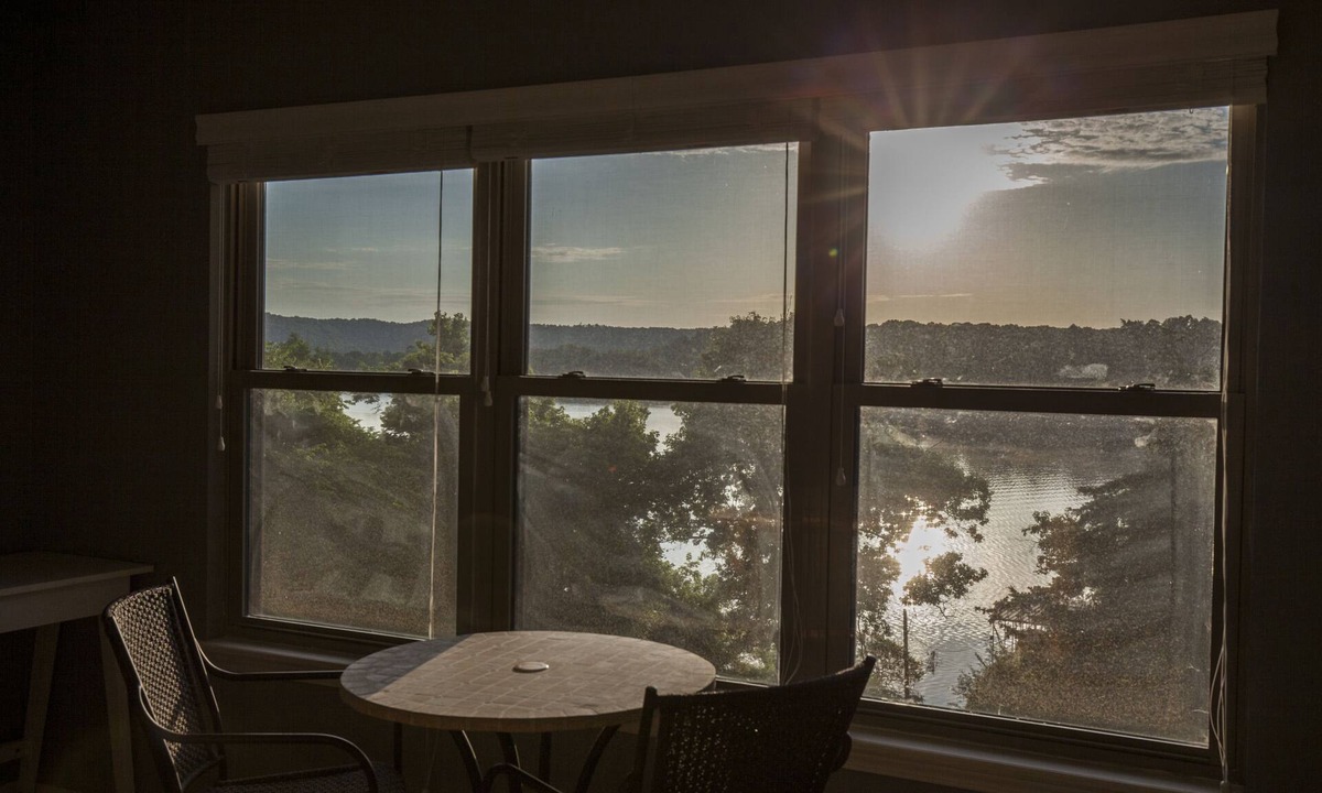 Lowell House | 20 Miles to Razorback Stadium; Close in Beaver Lake WATERFRONT