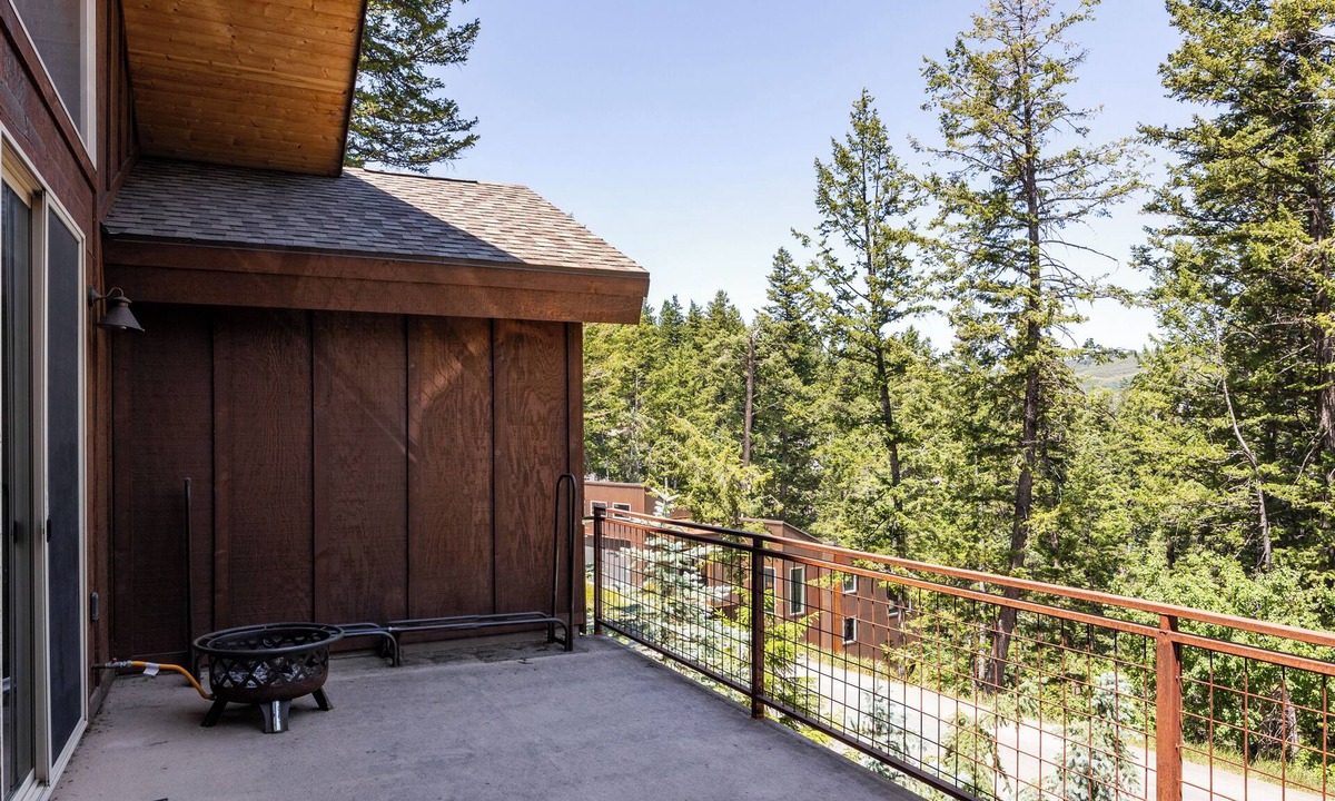 Summit Park House | 20 Minutes from the Mountain! Family Paradise, Sleeps 14, High-End Interiors