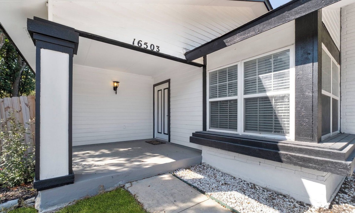 North San Antonio - SAT House | 20 minutes to down town secluded home with grill