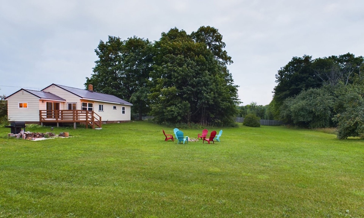 Rumely House | 20 Minutes to Munising, Quiet Country Setting