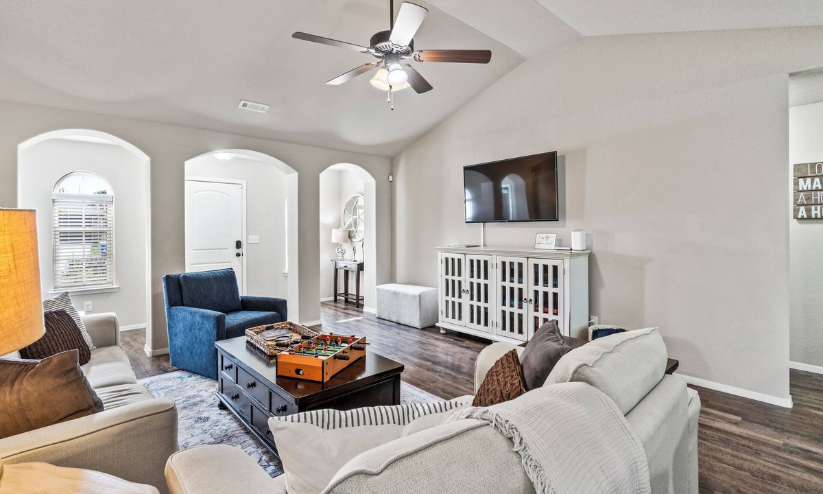 Lowell House | 20% OFF Feb: Near I-49 & XNA