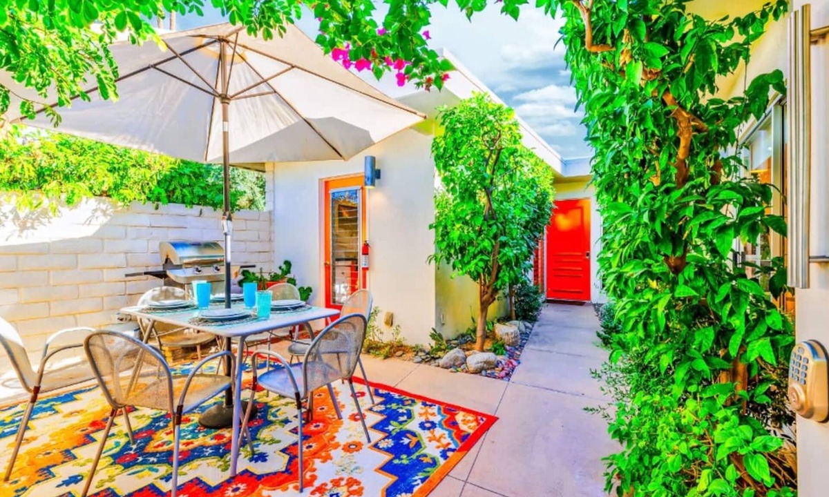 Uptown Design District Apartment | 20% Off May 14-17! Amazing Reviews W/Pool, Hot Tub