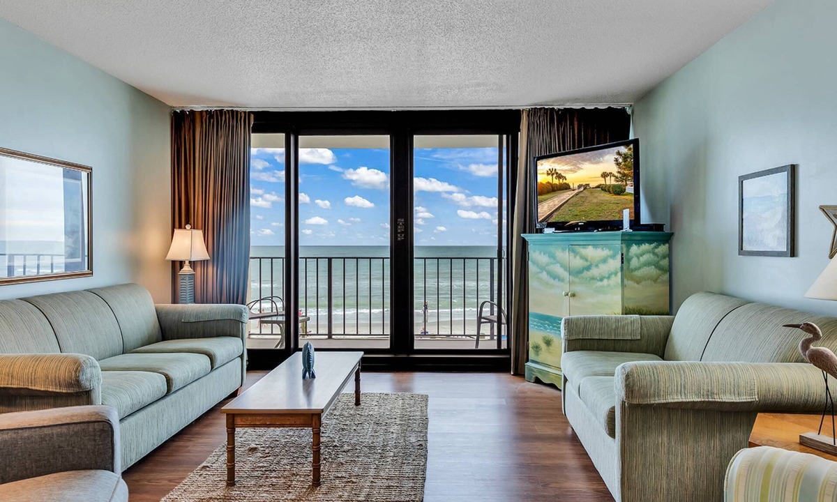Garden City Condo | *20% Off New Stays Through May*