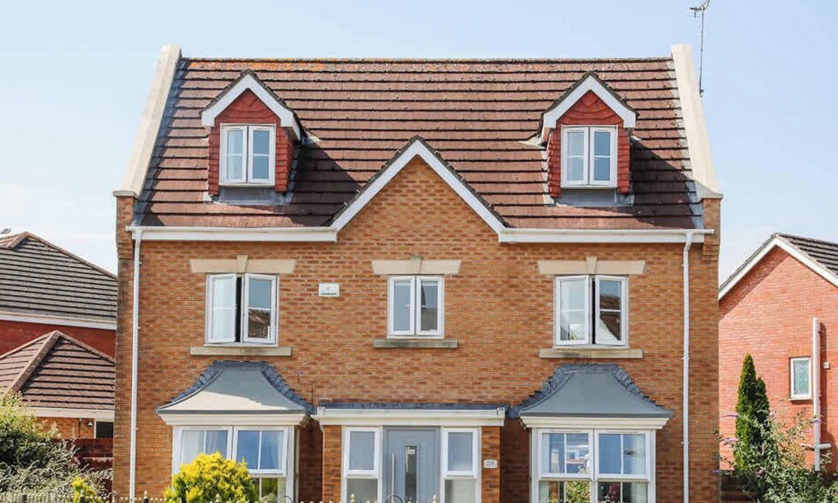 Heath House | 20%OFF | Spacious 5BR Weekend Home | Sleeps 14