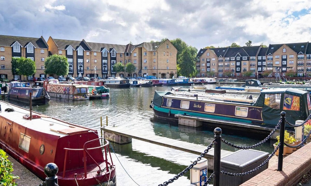 Hemel Hempstead Apartment | 20 off Weekly Stays 5 Marina View Apt