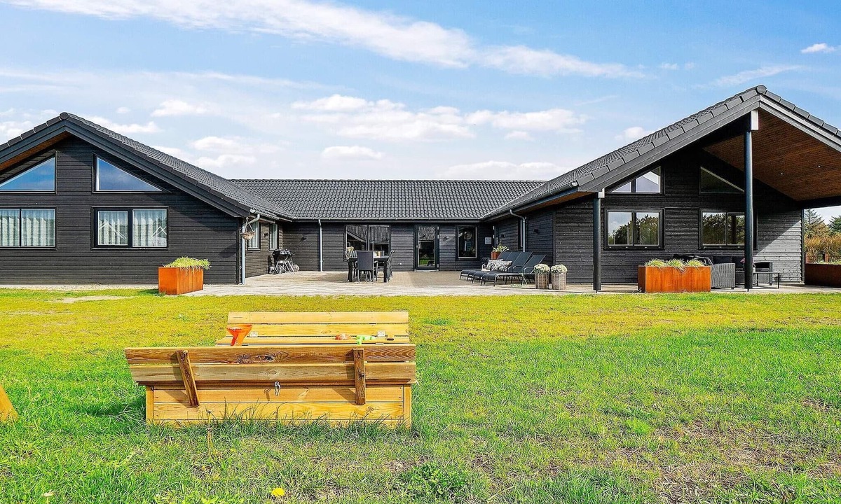 Houstrup House | 20 person holiday home in Nørre Nebel