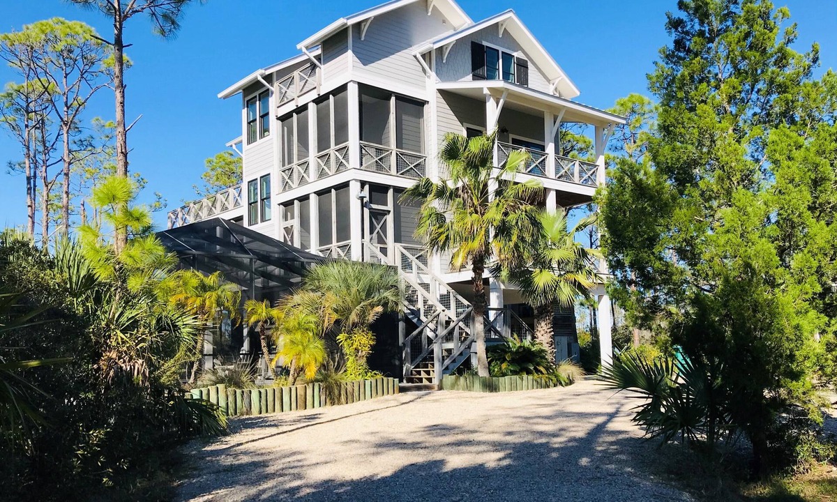 Plantation House | 20% Spring Savings! Bayfront, Handicap-Friendly, Pool & Elevator, Kayaks