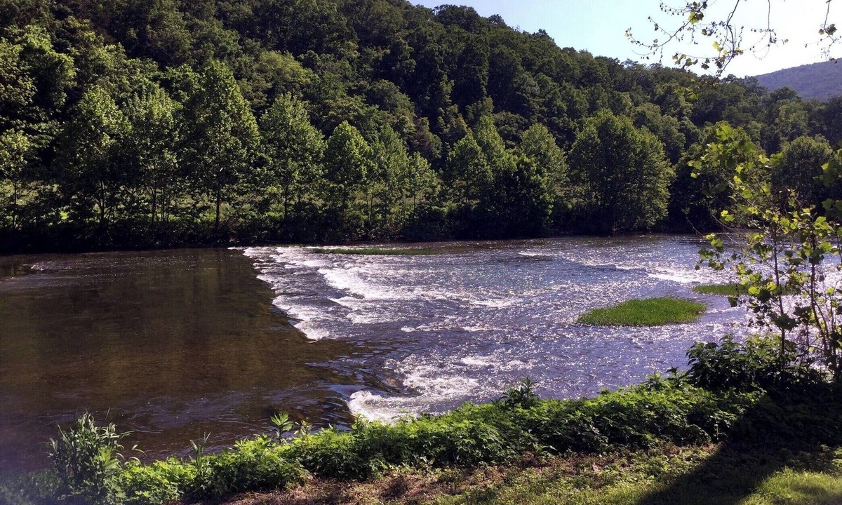 Fishers Hill House | 200 Acre Shenandoah River Retreat Stunning Views Kayaks 1-Mile River