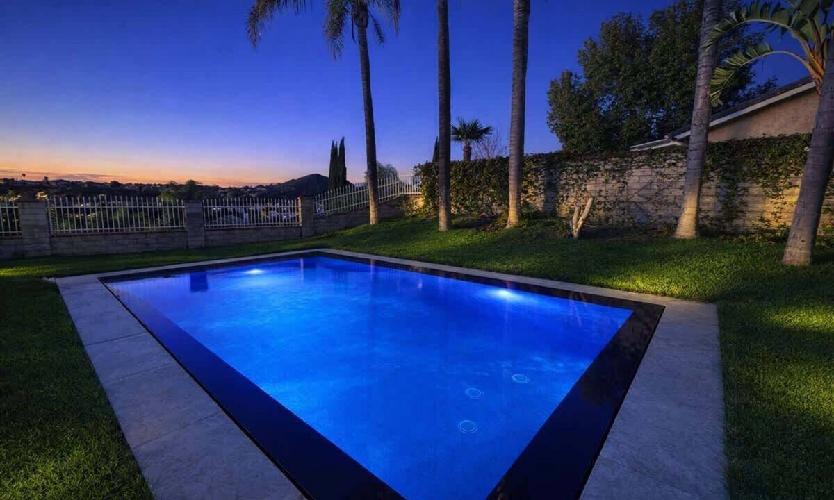 Santa Clarita House | 200 - Zero Edge Pool/Spa | Magic Mtn | World Cup