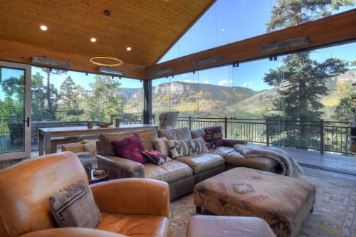 Columbine Lake House | 2001 Lake Purgatory Drive