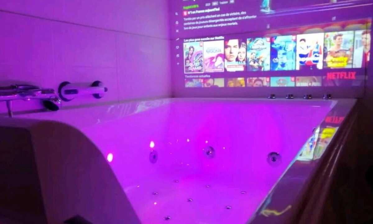 Quartier des Eaux-Claires Apartment | 🏠 2005🔥 Double Jacuzzi 🛁appart Cosy 🚊 Tram à 50m