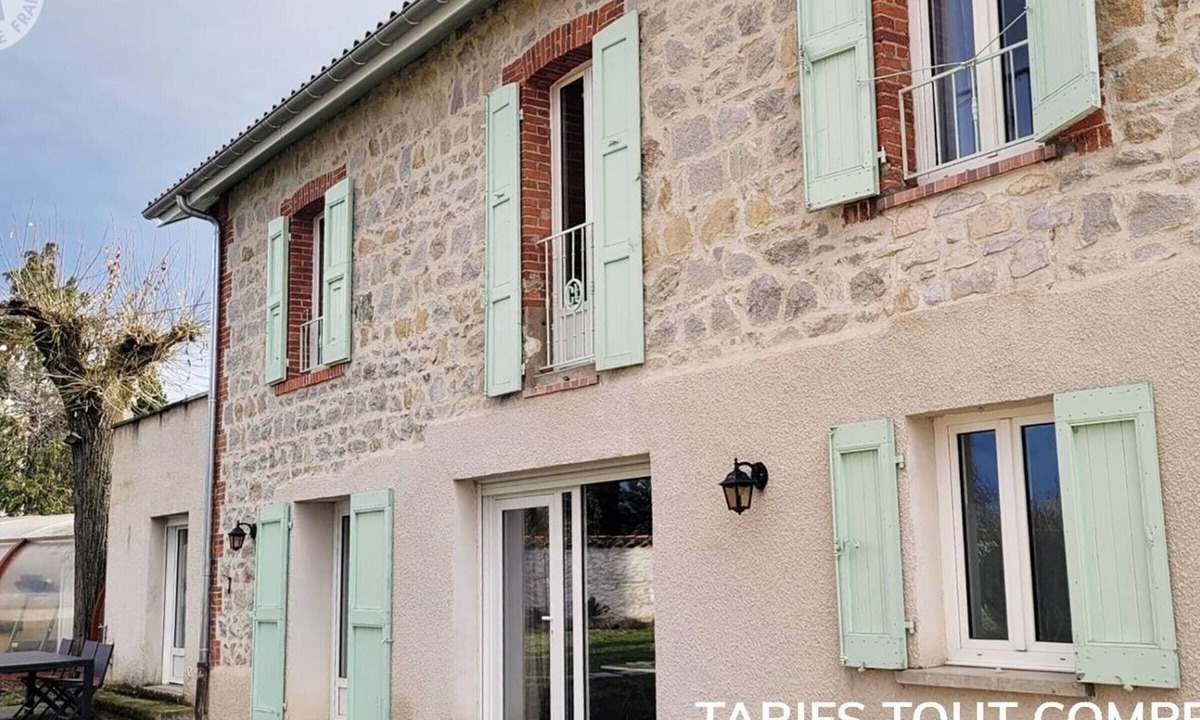 Montbrison Cottage | 200m² Cottage with Spa and Sauna in Montbrison