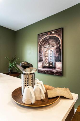 Cote-Des-Neiges—Notre-Dame-De-Grace Apartment | 201 - Comfy Spacious 2BR Apt with Gym, Parking, DT&Airport